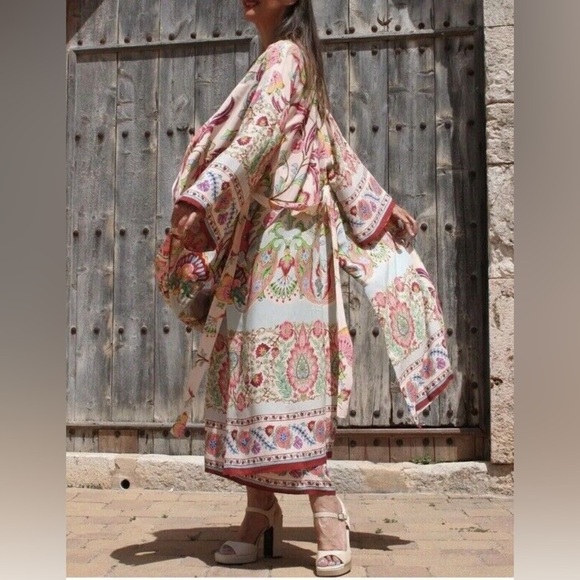 ZARA PRINTED KIMONO WITH BELT SIZE S LONG SLEEVES - Picture 1 of 9